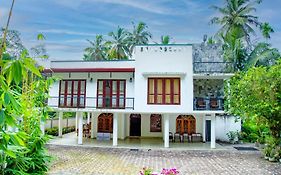 Healand Holiday Bungalow And Restaurant